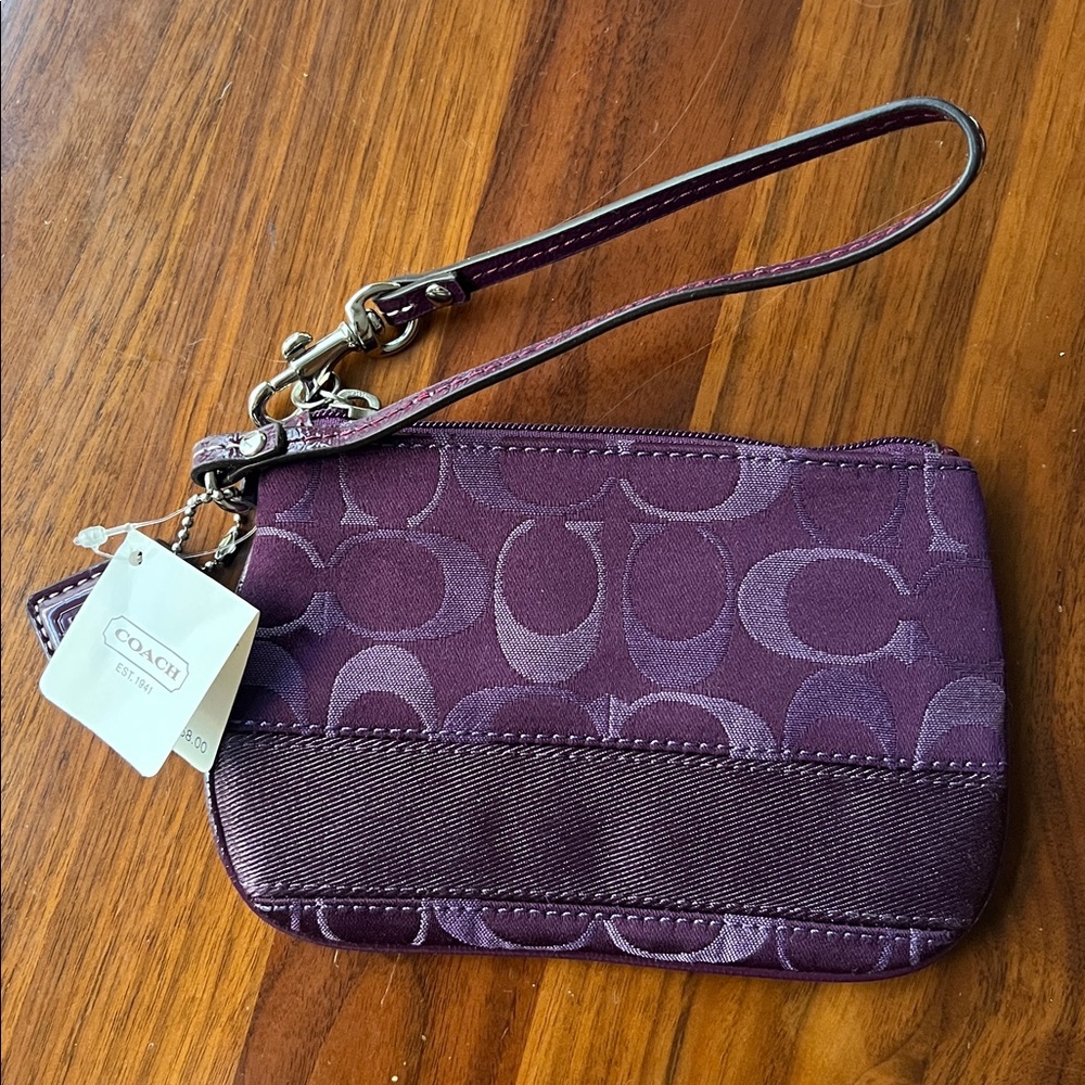 Y2K NEW Coach Plum Signature Wristlet💜